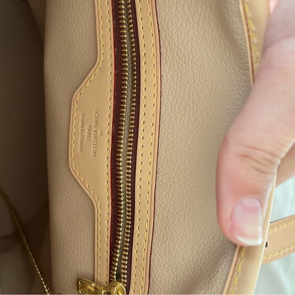 Louis Vuitton Petit Bucket Bag - Picture 5 of 8